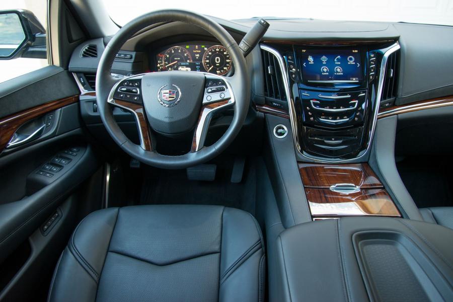  Cadillac Escalade 4WD Luxury 2015 года  (фото 21 из 42)